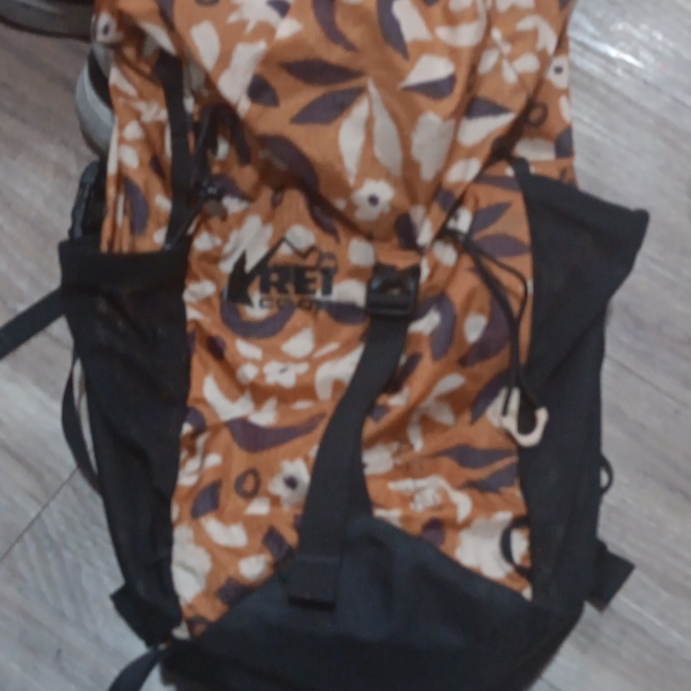 REI Co Op Flash 22 Backpack Orange RARE Forest Trails Floral Lightweight Daypack - Picture 3 of 6